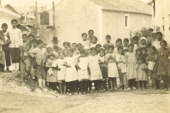 Niños de la Sierra de Gibralgalia, ya en los años cincuenta
