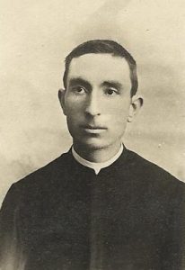 En sus primeros años de sacerdote